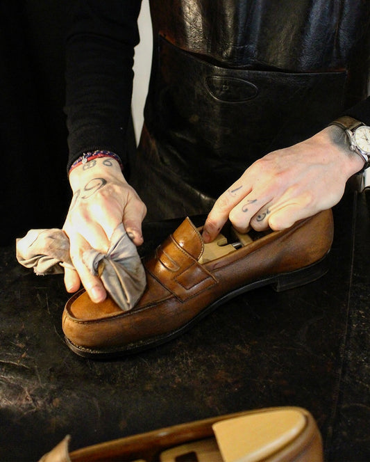  La quête de l'élégance : Chaussures en cuir à patine bordeaux