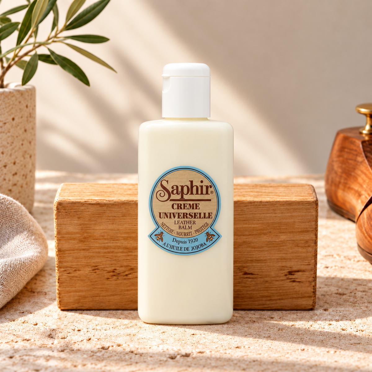Crème universelle Saphir 150 ml : nettoie et nourrit le cuir lisse